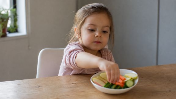 Prévenir les caries chez l’enfant grâce à une alimentation adaptée