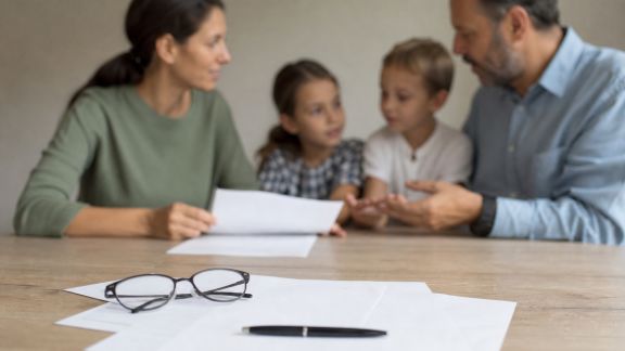 Savoir comparer les assurances familiales pour dépenser moins