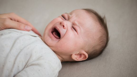 Distinguer les pleurs de bébé : comprendre ses besoins