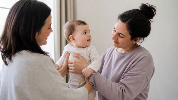 Accompagner bébé dans les premières séparations sans stress