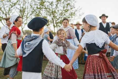 Découvrir les fêtes traditionnelles régionales avec vos enfants