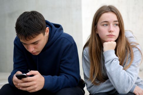 Accompagner les ados dans la gestion de leur image : réseaux sociaux, estime et réalité