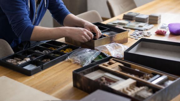 Trier et ranger les jeux de société pour des soirées en famille réussies