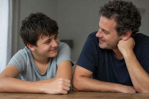 La place de l'humour dans la relation parent-ado : construire un lien complice