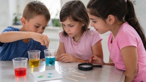 Idées de jeux pour initier les enfants aux sciences en s’amusant